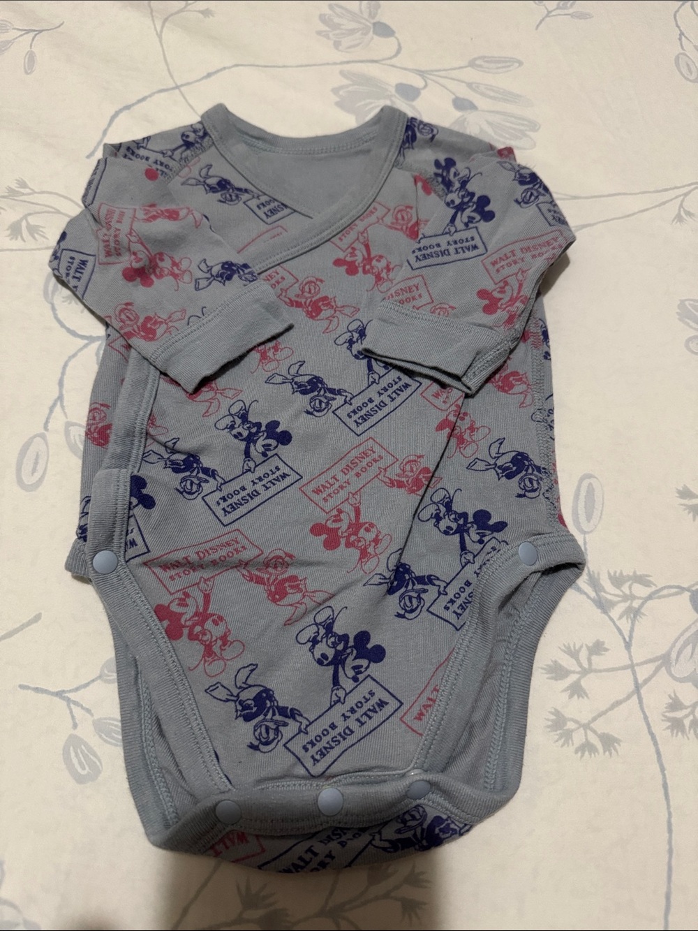 ⭐️Uniqlo Baby Mickey Sidesnap Long Sleeve Bodysuit (Size: 0-3M)